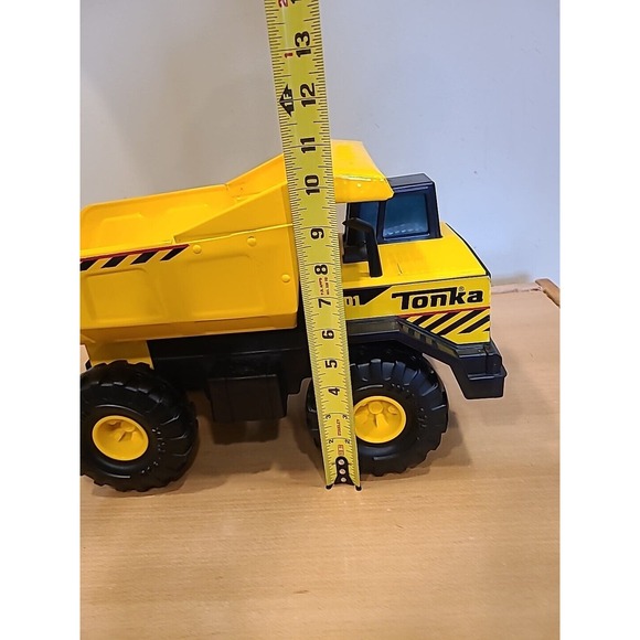 2012 Tonka Dump Truck Big Yellow T01 #93918 XMB-975 - Picture 12 of 13